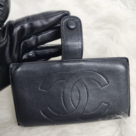 ๐ฏ % Authentic Vintage Chanel black Caviar Leather Wallet - Picture 17 of 17